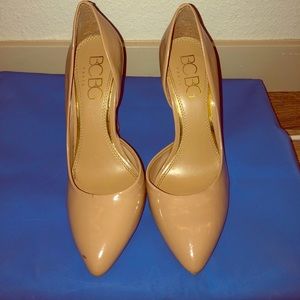BCBG Beige/tan patent leather heels